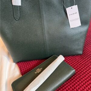 Coach Green Leather Tote and Wallet Set